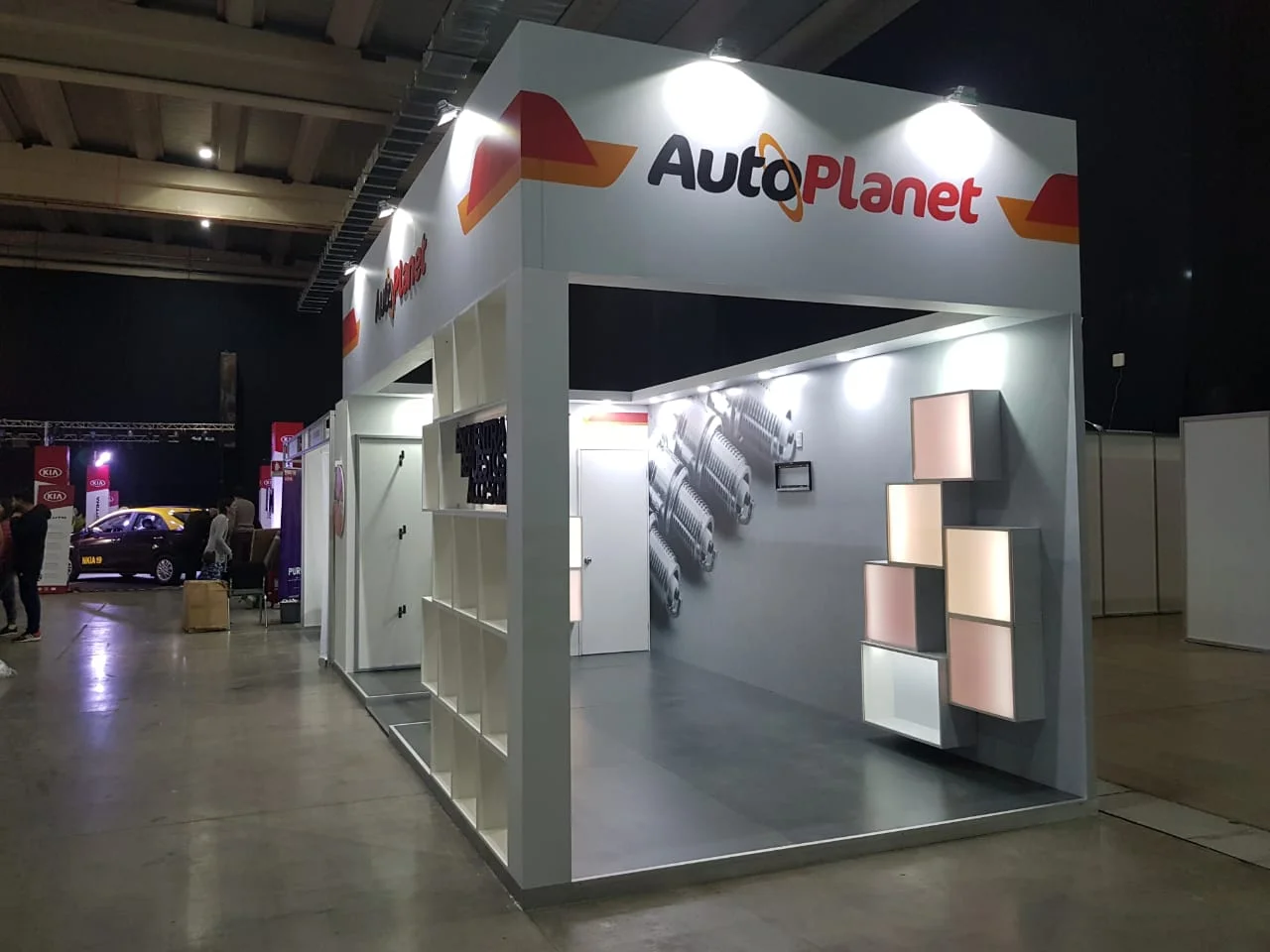Diseño de stands publicitarios personalizados para ferias